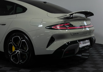 Подержанный автомобиль Xiaomi SU7 2024 года (19 фото)