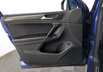 Подержанный автомобиль Volkswagen Tiguan 2019 года (19 фото)