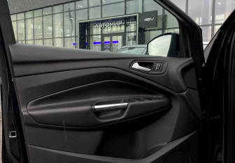 Подержанный автомобиль Ford Kuga 2019 года (18 фото)