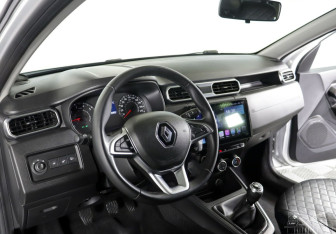 Подержанный автомобиль Renault Duster 2022 года (10 фото)