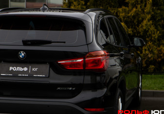 Подержанный автомобиль BMW X1 2018 года (23 фото)