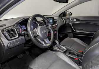 Подержанный автомобиль Kia Ceed Hatchback 2019 года (16 фото)