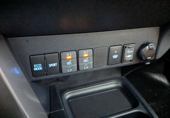 Подержанный автомобиль Toyota RAV4 2018 года (28 фото)