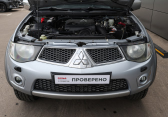 Подержанный автомобиль Mitsubishi L200 2011 года (9 фото)