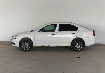 Подержанный автомобиль Skoda Octavia Liftback 2013 года (7 фото)