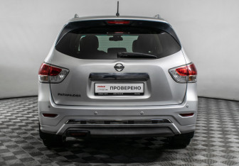 Подержанный автомобиль Nissan Pathfinder 2015 года (6 фото)