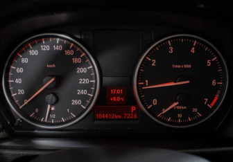 Подержанный автомобиль BMW X1 2014 года (12 фото)