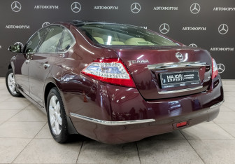 Подержанный автомобиль Nissan Teana 2013 года (7 фото)
