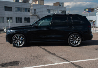 Подержанный автомобиль BMW X7 2020 года (8 фото)