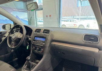 Подержанный автомобиль Volkswagen Golf Hatchback 2010 года (10 фото)