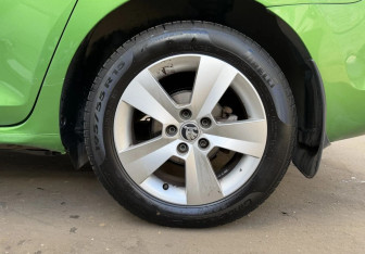 Подержанный автомобиль Skoda Rapid Liftback 2017 года (13 фото)