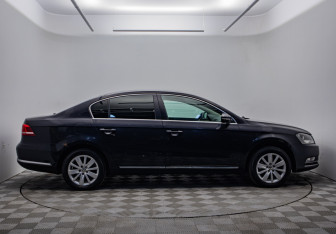 Подержанный автомобиль Volkswagen Passat Sedan 2011 года (4 фото)