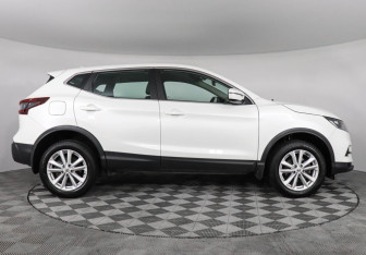 Подержанный автомобиль Nissan Qashqai 2022 года (4 фото)