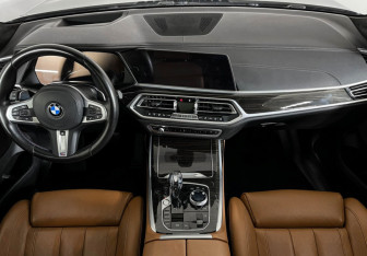 Подержанный автомобиль BMW X7 2019 года (11 фото)