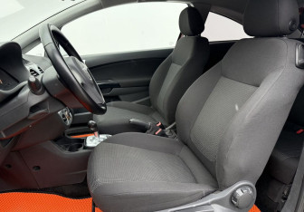 Подержанный автомобиль Opel Corsa 2011 года (10 фото)