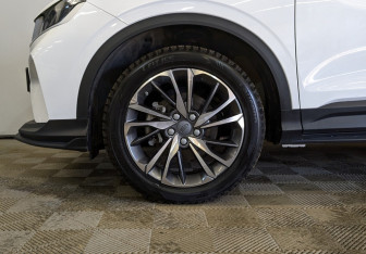 Подержанный автомобиль Geely Coolray 2023 года (18 фото)