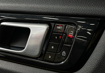 Подержанный автомобиль Porsche Cayenne 2019 года (17 фото)