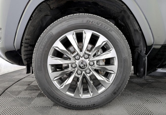 Подержанный автомобиль Toyota Land Cruiser Suv 2022 года (18 фото)