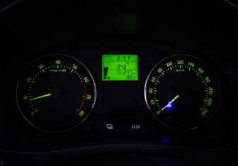 Подержанный автомобиль Skoda Fabia Hatchback 2012 года (16 фото)