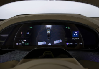 Подержанный автомобиль Zeekr 001 2024 года (11 фото)