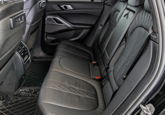 Подержанный автомобиль BMW X6 2020 года (18 фото)