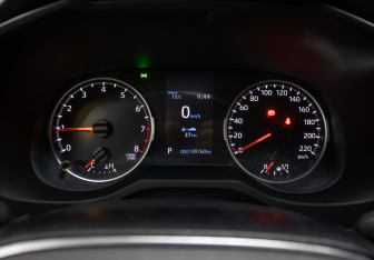 Подержанный автомобиль Toyota RAV4 2020 года (13 фото)