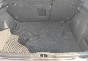 Подержанный автомобиль Peugeot 308 Hatchback 2008 года (13 фото)