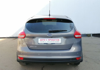 Подержанный автомобиль Ford Focus Hatchback 2015 года (6 фото)