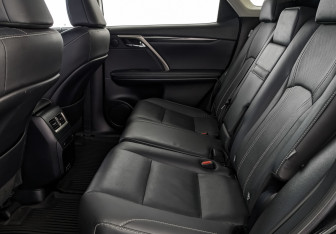 Подержанный автомобиль Lexus RX 2021 года (12 фото)