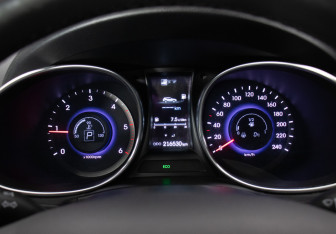 Подержанный автомобиль Hyundai Santa Fe 2014 года (12 фото)