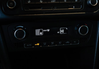 Подержанный автомобиль Volkswagen Polo Sedan 2013 года (14 фото)