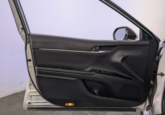 Подержанный автомобиль Toyota Camry Sedan 2019 года (19 фото)