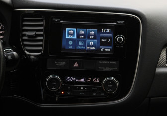 Подержанный автомобиль Mitsubishi Outlander 2014 года (10 фото)