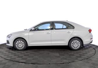 Подержанный автомобиль Skoda Rapid Liftback 2021 года (8 фото)