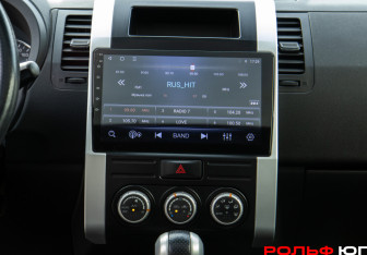 Подержанный автомобиль Nissan X-Trail 2011 года (13 фото)