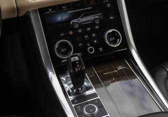 Подержанный автомобиль Land Rover Range Rover Sport 2018 года (19 фото)