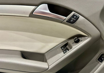 Подержанный автомобиль Audi A5 Coupe 2010 года (10 фото)