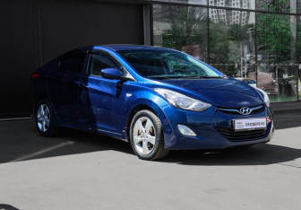 Подержанный автомобиль Hyundai Elantra Sedan 2011 года (3 фото)