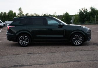 Подержанный автомобиль Lynk&Co 09 2024 года (4 фото)