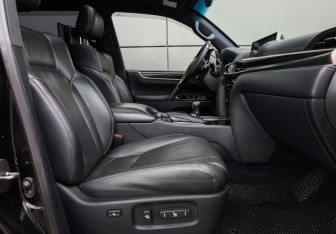 Подержанный автомобиль Lexus LX 2017 года (11 фото)