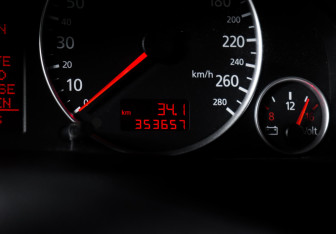 Подержанный автомобиль Audi A6 allroad 2004 года (11 фото)
