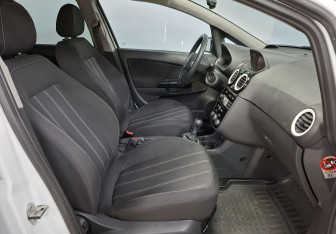 Подержанный автомобиль Opel Corsa 2012 года (10 фото)