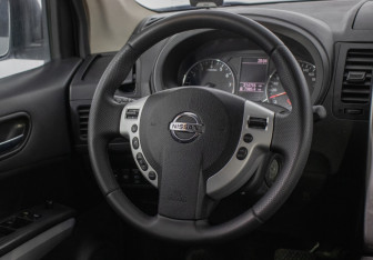 Подержанный автомобиль Nissan X-Trail 2011 года (15 фото)
