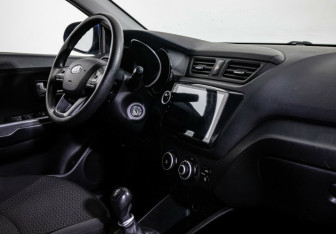 Подержанный автомобиль Kia Rio Sedan 2013 года (8 фото)