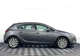 Подержанный автомобиль Opel Astra Hatchback 2010 года (4 фото)