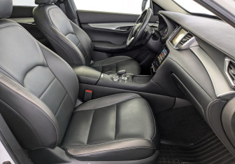 Подержанный автомобиль Infiniti QX50 2019 года (25 фото)