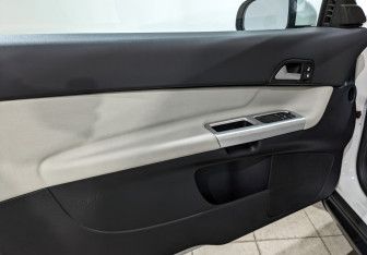 Подержанный автомобиль Volvo C30 2011 года (19 фото)