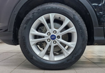 Подержанный автомобиль Ford Kuga 2017 года (12 фото)
