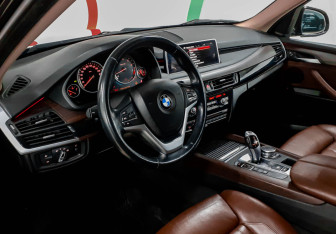 Подержанный автомобиль BMW X5 2014 года (7 фото)