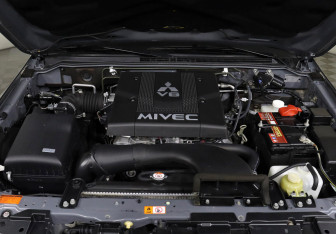 Подержанный автомобиль Mitsubishi Pajero 2017 года (7 фото)